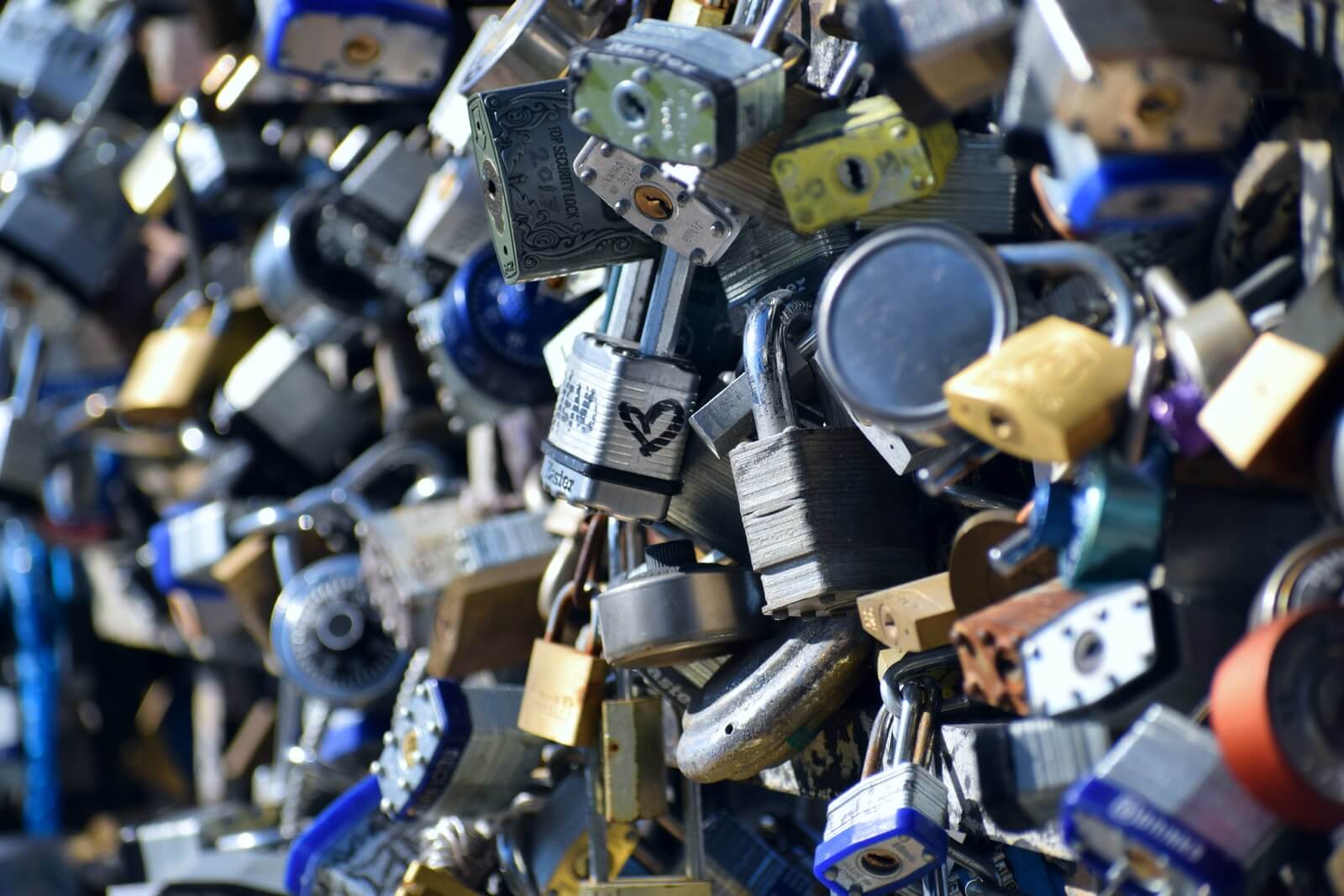 blue and silver padlock lot